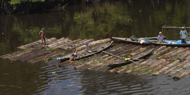 Local fishers from the Amazon (©Fernando Trujillo / Fundacion Omacha)